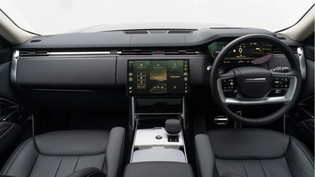 Land Rover Range Rover (25 Reg) 3.0 D350 HSE Image 2