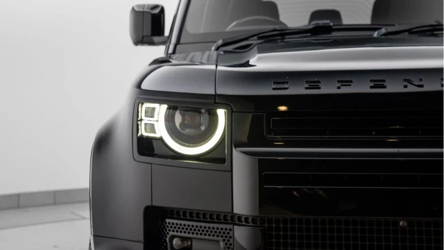 Land Rover Defender (22 Reg) 110 3.0 D250 XS Edition (Black Pack) Image 5