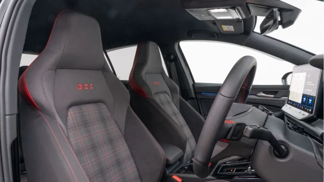 Volkswagen Golf (74 Reg) 2.0TSI GTI DSG (Mk8.5) Image 3