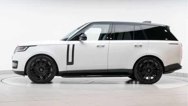 Land Rover Range Rover (24 Reg) 3.0 D350 HSE (Shadow Pack) Image 4