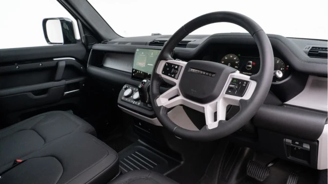 Land Rover Defender (25 Reg) 90 3.0 D250 S Hard Top Commercial (3 Seat) (+VAT) Image 2