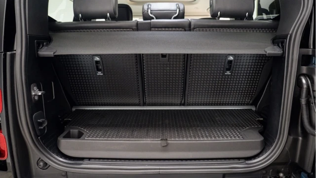 Land Rover Defender (24 Reg) 90 3.0 D250 HSE (Bespoke) Image 8