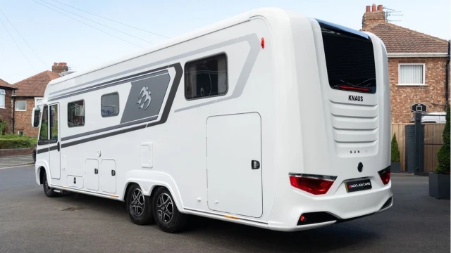 Knaus Sun I 900 LEG (25 Reg) 2.2D Sun I 900 LEG Automatic (4 Berth) Image 7