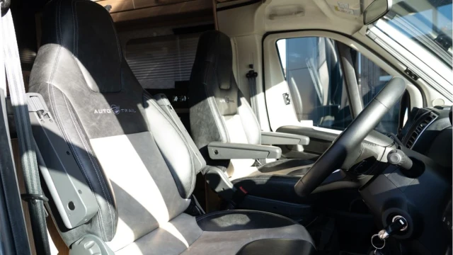 Auto-Trail Frontier Scout (73 Reg) 2.3D (6 Berth) Image 4