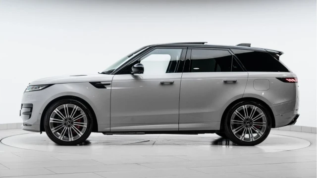Land Rover Range Rover Sport (23 Reg) 3.0 P440e Dynamic SE Hybrid (Black Pack) Image 7