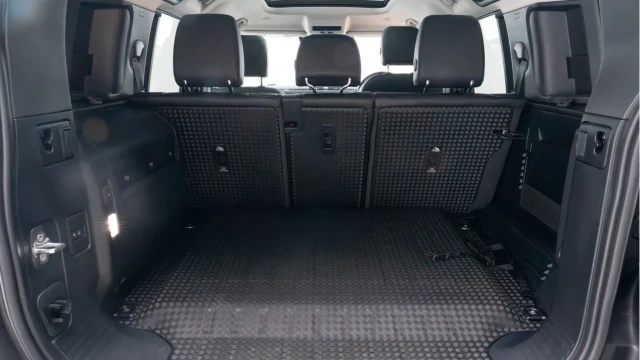 Land Rover Defender (23 Reg) 110 2.0 P400e XS Edition Hybrid Image 8