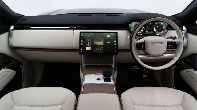 Land Rover Range Rover (24 Reg) 3.0 D350 HSE (Shadow Pack) Image 2