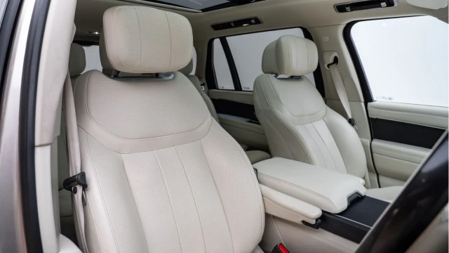 Land Rover Range Rover (24 Reg) 3.0 D350 Autobiography LWB 7 Seat (Shadow Pack) Image 3