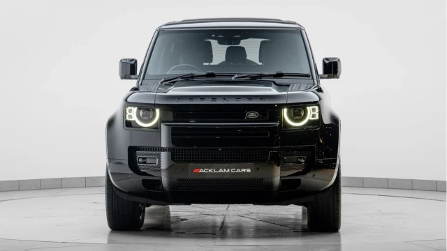 Land Rover Defender (24 Reg) 90 2.0 P300 X-Dynamic HSE (Black Pack) Image 7