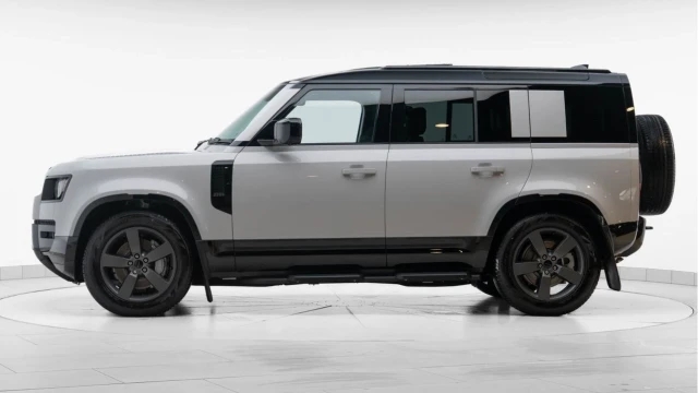 Land Rover Defender (75 Reg) 110 3.0 D350 X-Dynamic HSE (Black Pack) Image 4