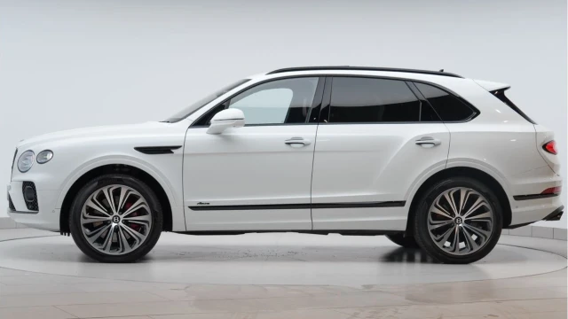 Bentley Bentayga (74 Reg) 4.0 V8 Azure Image 4