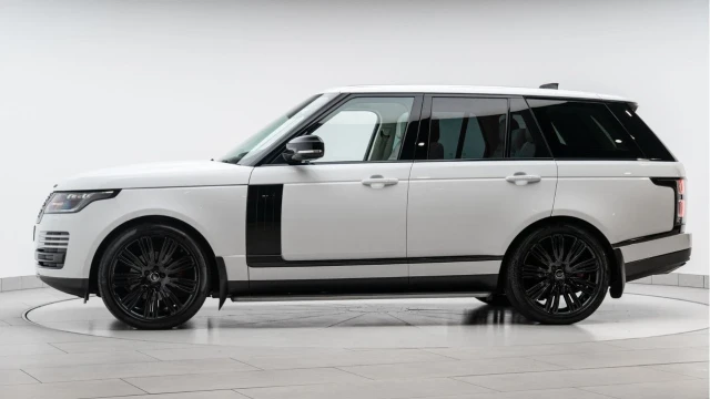 Land Rover Range Rover (70 Reg) 3.0 SDV6 Vogue (Black Pack) Image 4