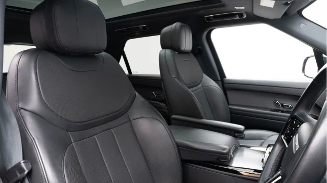 Land Rover Range Rover Sport (72 Reg) 3.0 D300 Dynamic SE (Black Pack) Image 3