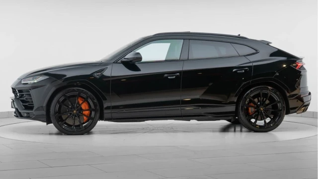 Lamborghini Urus (72 Reg) 4.0 V8 (Akrapovic) Image 4