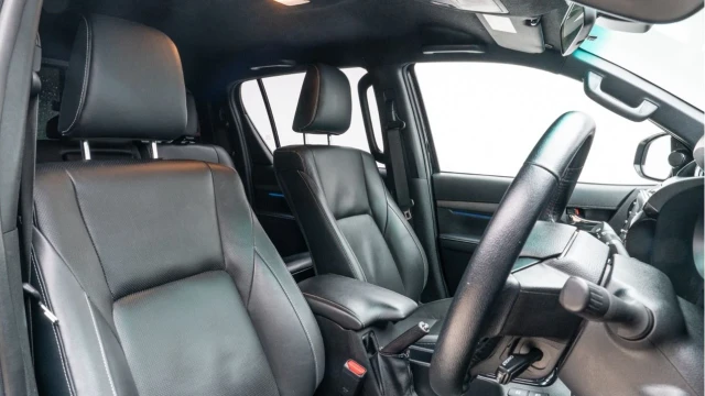 Toyota Hi-Lux (70 Reg) 2.8 D-4D Invincible X 4WD (+VAT) Image 3
