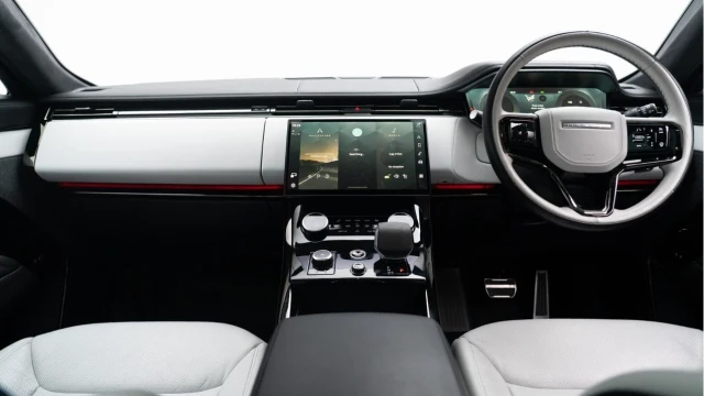 Land Rover Range Rover Sport (72 Reg) 3.0 P510e First Edition Image 3
