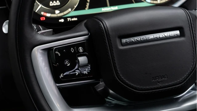 Land Rover Range Rover (24 Reg) 3.0 D300 HSE (Shadow Pack) Image 5
