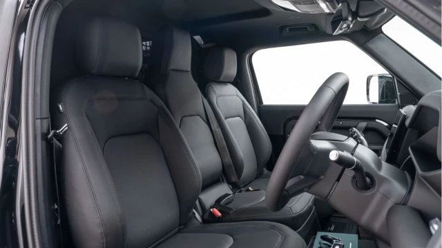 Land Rover Defender (25 Reg) 90 3.0 D250 X-Dynamic SE Hard Top (3 Seat) (Bespoke) (+VAT) Image 3