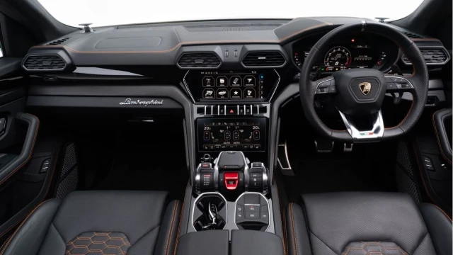 Lamborghini Urus (72 Reg) 4.0 V8 (Akrapovic) Image 2