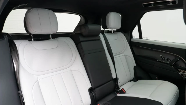 Land Rover Range Rover Sport (75 Reg) 3.0 D300 Stealth Edition (Black Pack) Image 8