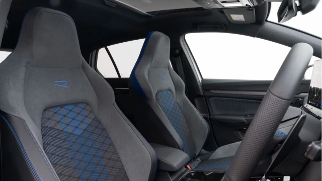 Volkswagen Golf R (74 Reg) 2.0TSI Black Edition 4Motion Image 3