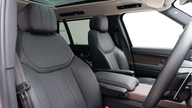 Land Rover Range Rover (25 Reg) 3.0 P400 HSE LWB 7 Seat Image 3