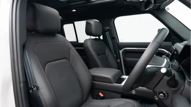 Land Rover Defender (75 Reg) 110 3.0 D250 X-Dynamic HSE (Bespoke) Image 3