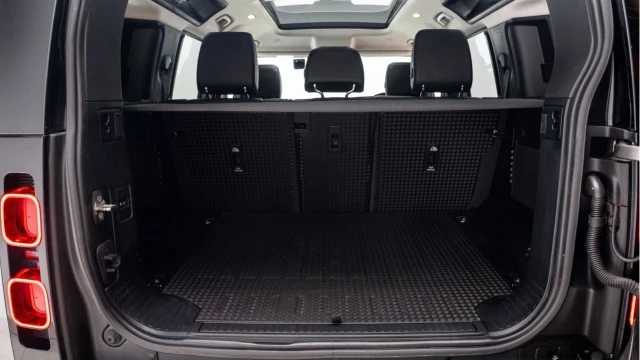 Land Rover Defender (22 Reg) 110 3.0 P400 XS Edition (Bespoke) Image 8