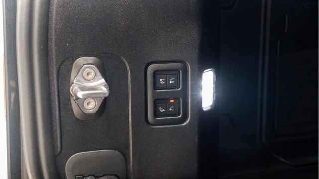 Land Rover Defender (23 Reg) 110 3.0 D300 X-Dynamic HSE Hard Top Commercial (+VAT) Image 5