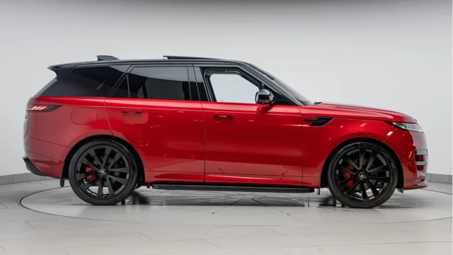 Land Rover Range Rover Sport (23 Reg) 3.0 D300 Dynamic SE (Black Pack) Image 5