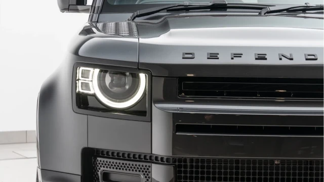 Land Rover Defender (25 Reg) 110 3.0 D250 X-Dynamic SE (Black Pack) (VAT Q) Image 8