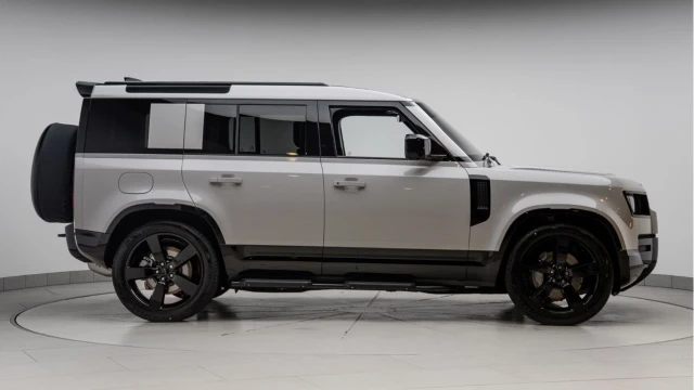 Land Rover Defender (75 Reg) 110 3.0 D350 X-Dynamic HSE (VAT Q) Image 5