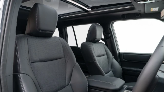 Toyota Land Cruiser (25 Reg) 2.8D Invincible (VAT Q) Image 3