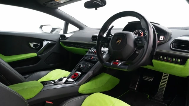Lamborghini Huracan (65 Reg) 5.2 V10 LP 610-4 Coupe Image 2