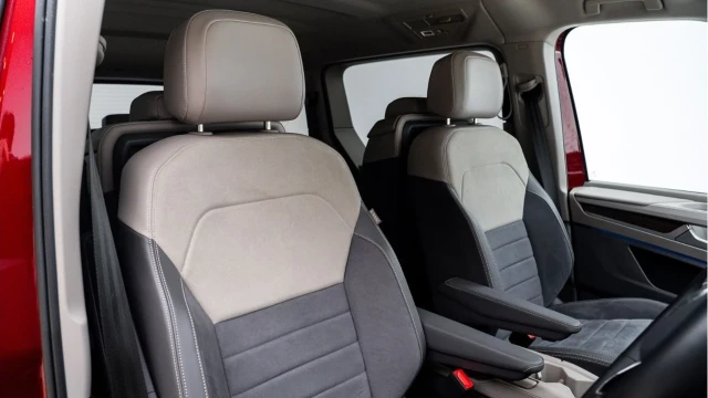 Volkswagen Multivan (25 Reg) 2.0TDI Style DSG (7 Seat) Image 3