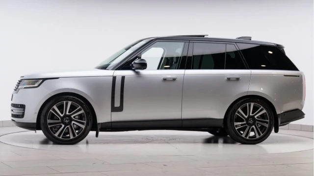 Land Rover Range Rover (25 Reg) 3.0 D350 HSE (Shadow Pack) Image 4
