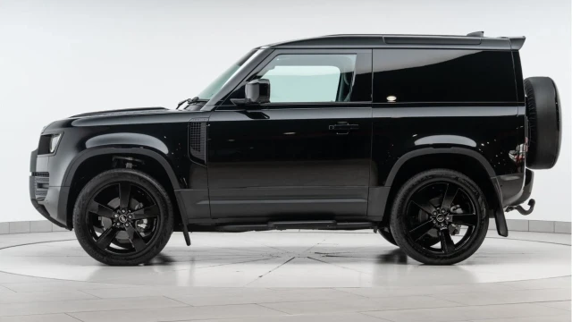 Land Rover Defender (25 Reg) 90 3.0 D250 S Hard Top Commercial (3 Seat) (+VAT) Image 5
