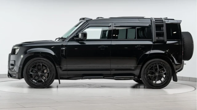 Land Rover Defender (74 Reg) 110 3.0 D350 X-Dynamic HSE (Bespoke) (VAT Q) Image 5