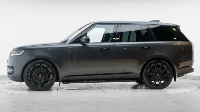 Land Rover Range Rover (72 Reg) 4.4 V8 P530 Autobiography (Shadow Pack) Image 4