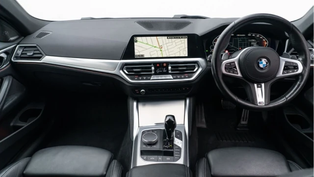 BMW 4-Series (22 Reg) 3.0 M440i xDrive Convertible Image 2