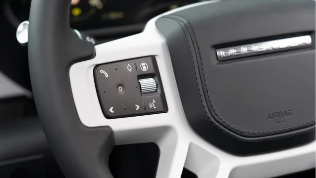 Land Rover Defender (25 Reg) 90 3.0 D350 X-Dynamic HSE (Bespoke) Image 5