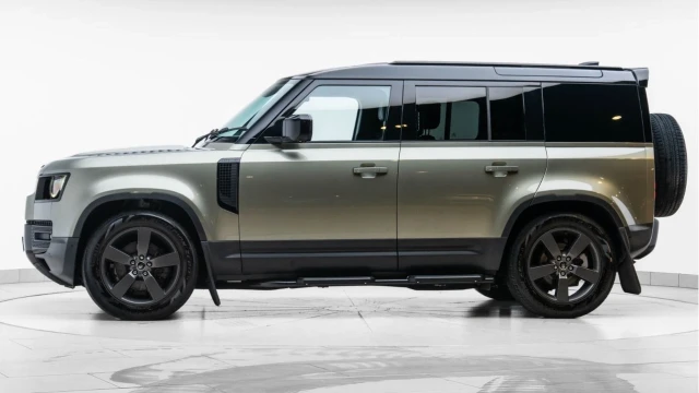 Land Rover Defender (23 Reg) 110 3.0 D250 HSE Hard Top (6 Seat) (+VAT) Image 5