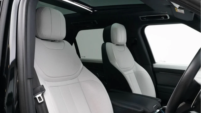 Land Rover Range Rover Sport (23 Reg) 3.0 D300 Dynamic SE (Black Pack) Image 3
