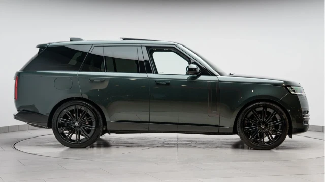 Land Rover Range Rover (75 Reg) 3.0 D300 Edition (Shadow Pack) Image 5
