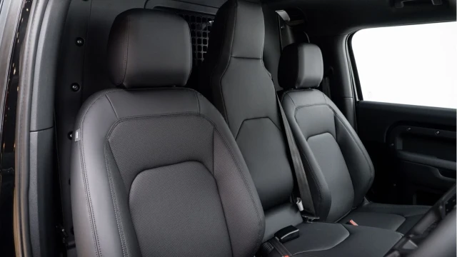 Land Rover Defender (75 Reg) 90 3.0 D250 X-Dynamic SE Hard Top Commercial (3 Seat) (+VAT) Image 3