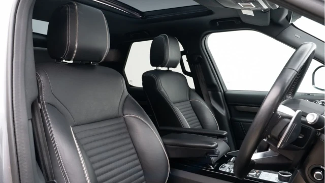 Land Rover Discovery (69 Reg) 3.0SD6 HSE (Dynamic) Image 3