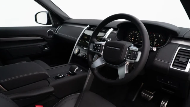 Land Rover Discovery (25 Reg) 3.0 D350 Dynamic HSE (Bespoke) (VAT Q) Image 2