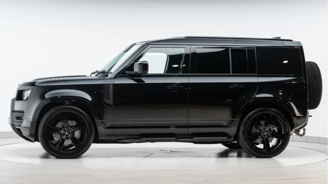 Land Rover Defender (25 Reg) 110 3.0 D350 X-Dynamic HSE Hard Top Commercial (3 Seat) (+VAT) Image 4