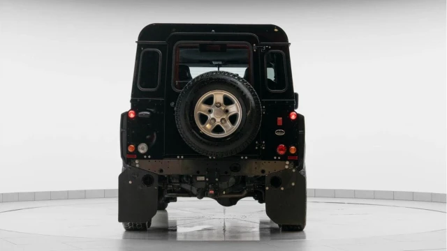 Land Rover Defender (65 Reg) 110 2.2TD XS (Chelsea Truck Co.) (7 Seat) Image 5