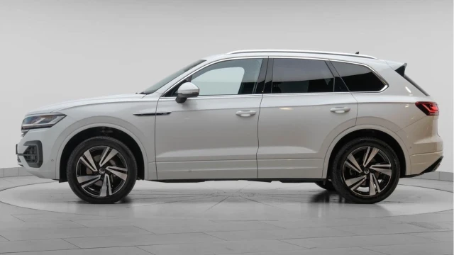 Volkswagen Touareg (23 Reg) 3.0TDI V6 R-Line Tech Image 4